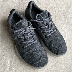 Allbirds Men’s 11 heather/dark grey Wool Runners